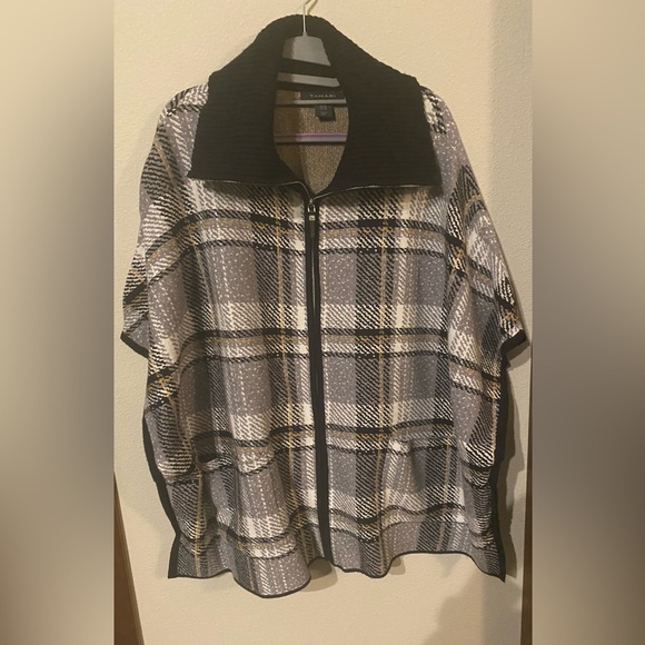 Tahari Plaid Poncho. - Picture 1 of 7